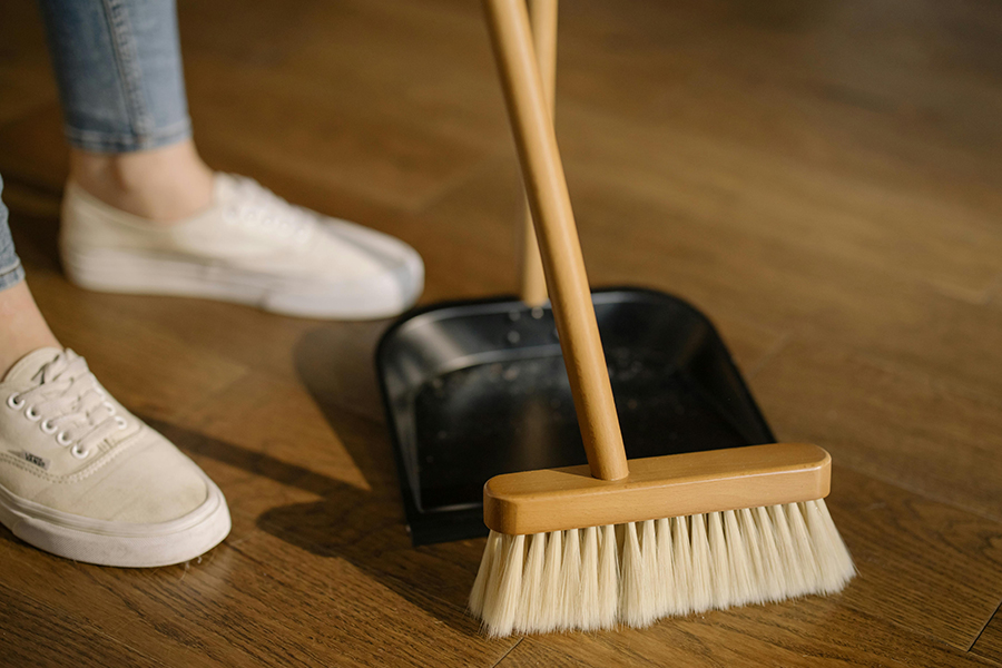 Guida pratica alle pulizie domestiche: come organizzare e risparmiare tempo